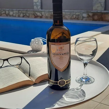 Magnifica Nyaraló *